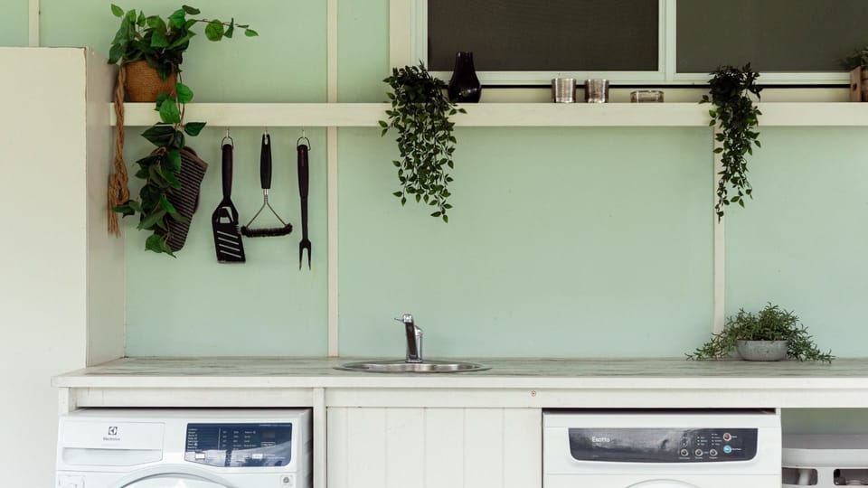 Periwinkle | Outdoor laundry | Washing machine | Dryer | Washing basket | Outdoor sink | BBQ tools