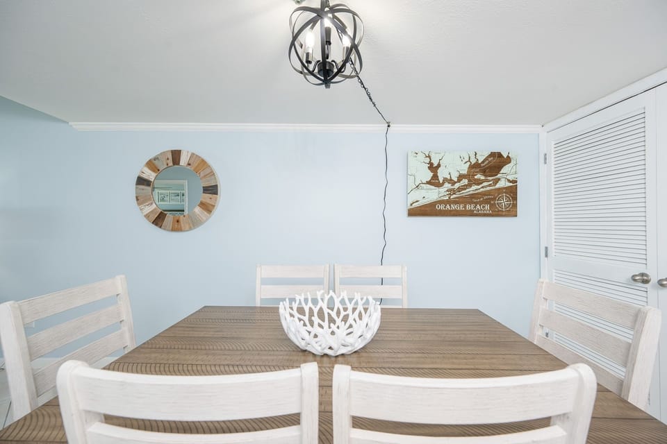 Condo, 2 Bedrooms | Dining