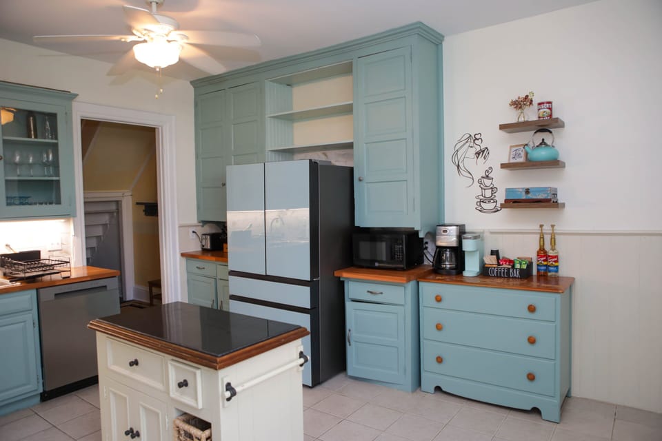House, 4 Bedrooms | Private kitchen | Coffee/tea maker, fridge, oven, toaster