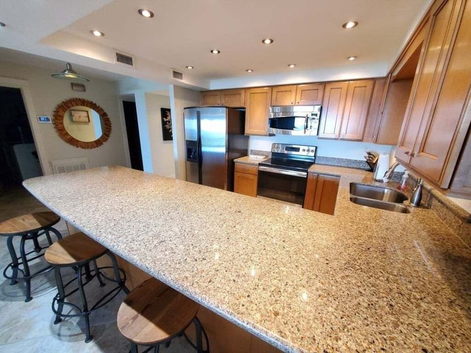 Condo, 3 Bedrooms | Private kitchen