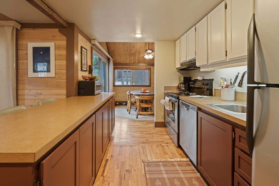 House, 2 Bedrooms | Private kitchen | Coffee/tea maker, fridge, oven