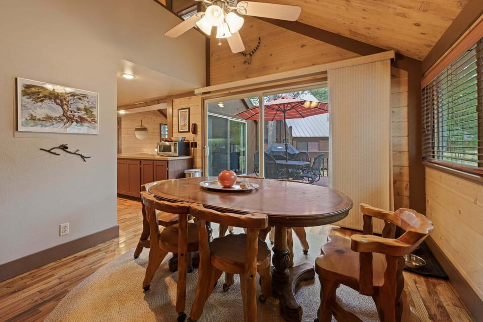 House, 2 Bedrooms | Dining