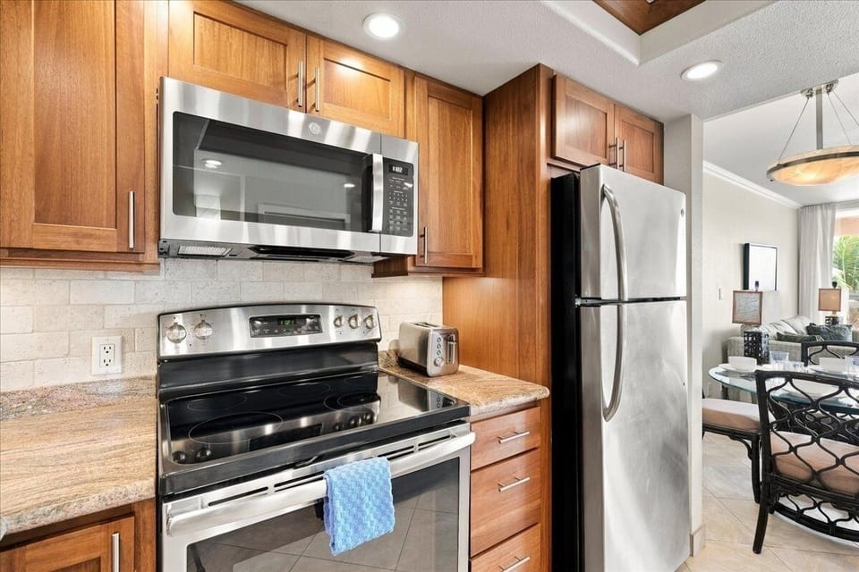 Condo, 1 Bedroom | Private kitchen | Coffee/tea maker, fridge, oven, toaster