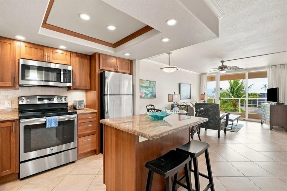 Condo, 1 Bedroom | Private kitchen | Coffee/tea maker, fridge, oven, toaster