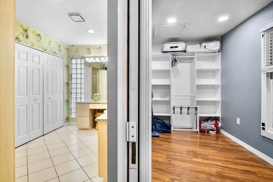 Primary Bedroom, Closet