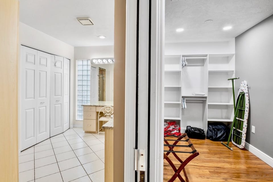 Primary Bedroom, Closet