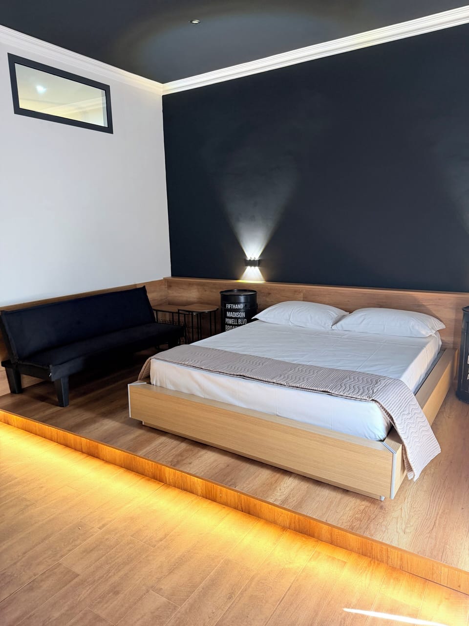 Deluxe Townhome | Desk, WiFi (free)