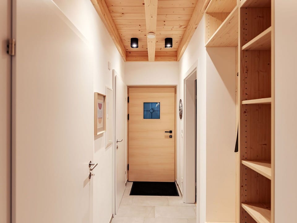 Flooring, Wood, Floor, Interior Design, Ceiling, Wood Flooring, Hardwood, Wood Stain, Apartment, Room