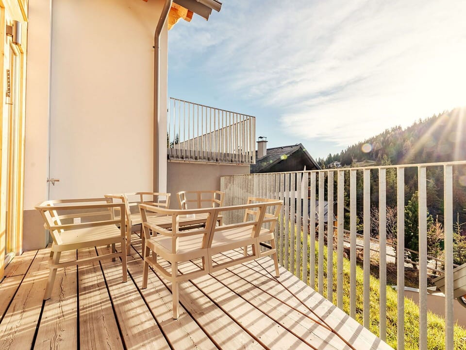 Wood, Interior Design, Apartment, Handrail, Balcony, Wood Stain, Baluster, Porch, Hardwood, Wood Flooring