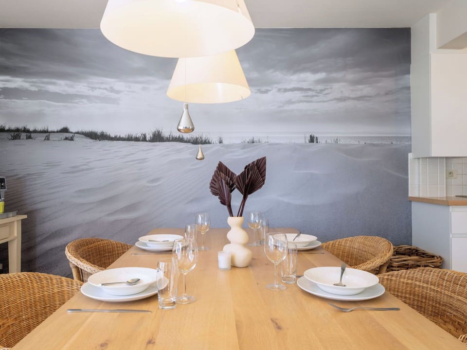 Furniture, Interior Design, Floor, Chair, Wood Flooring, Natural Material, Wallpaper, Kitchen & Dining Room Table, Linens, Hardwood