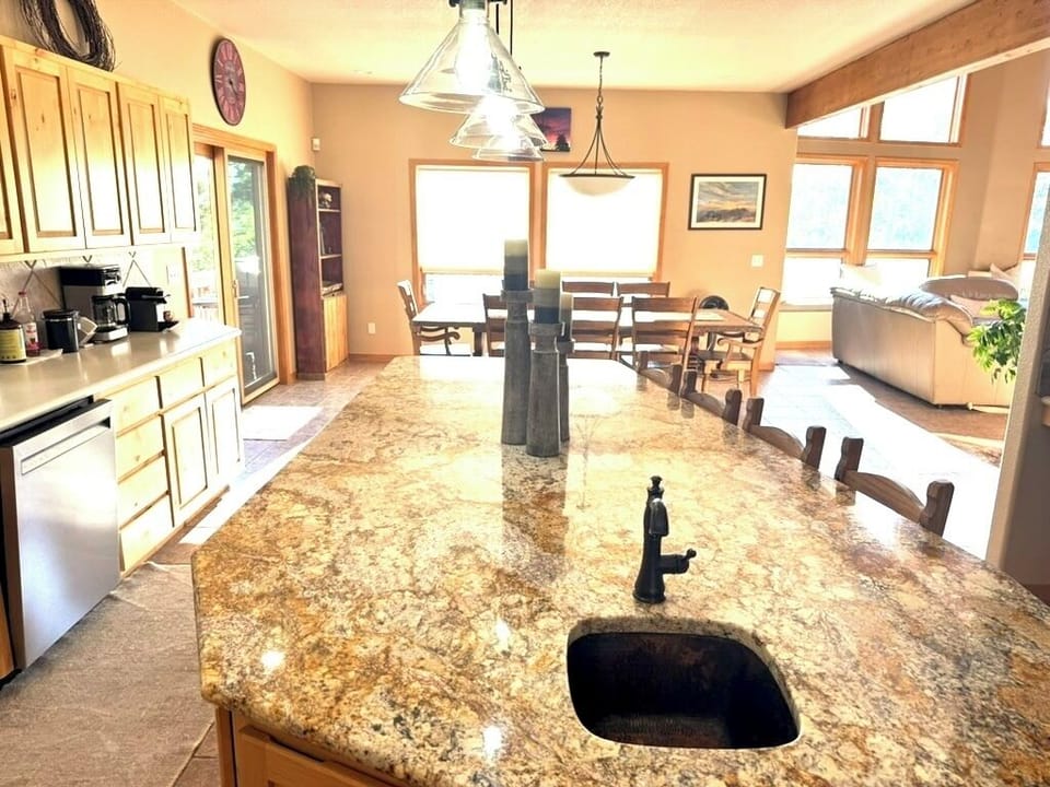 Preparation space galore - with an extra bar sink and lots of space to have a couple cooks in the kitchen. 