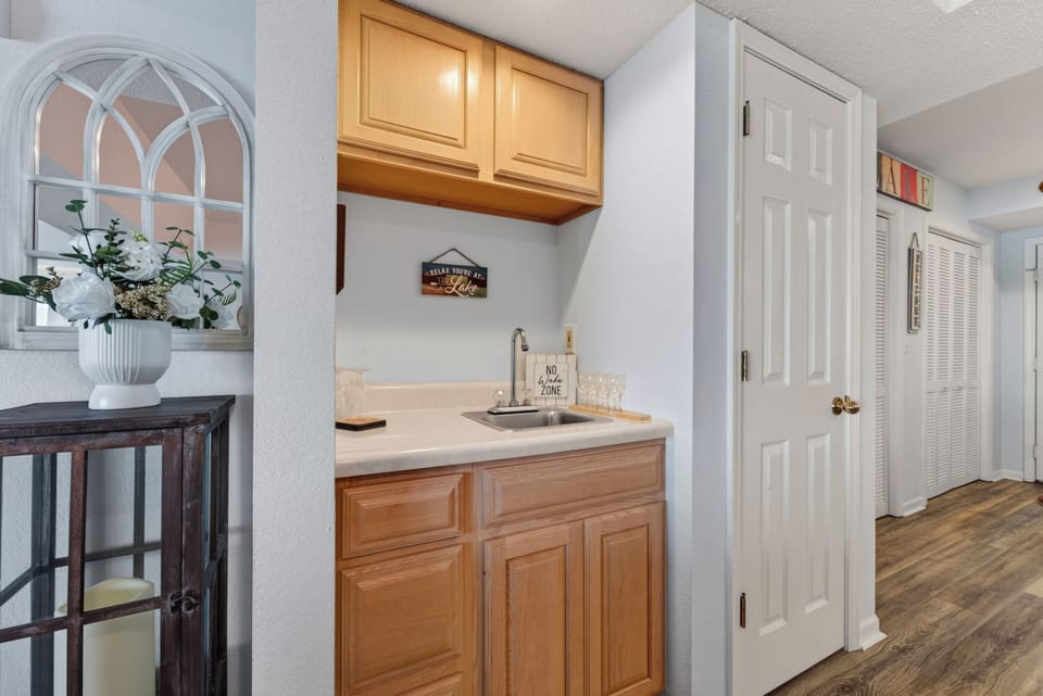 WET BAR
