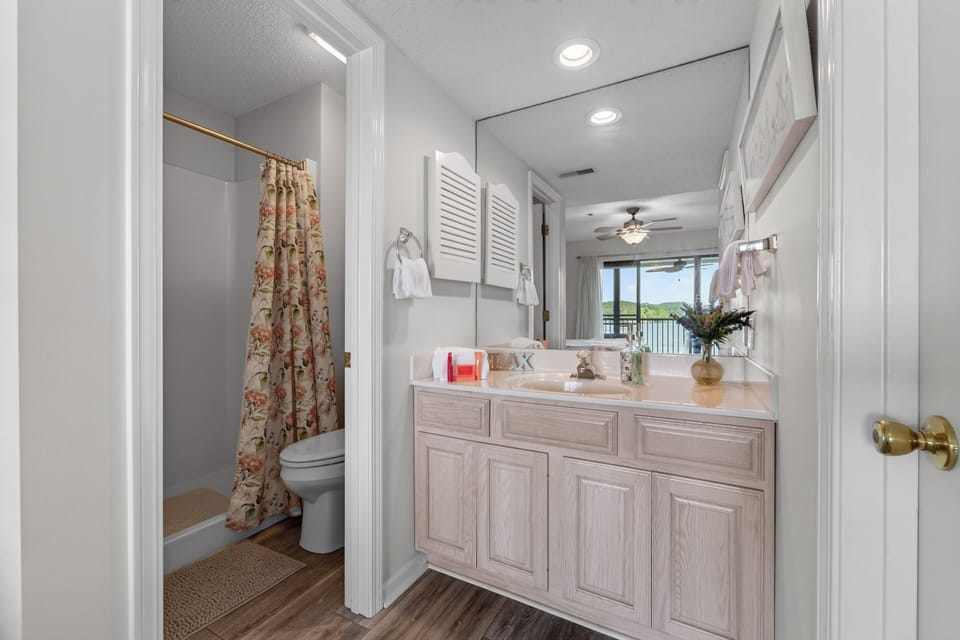 BATHROOM 1 - OFF BEDROOM 1