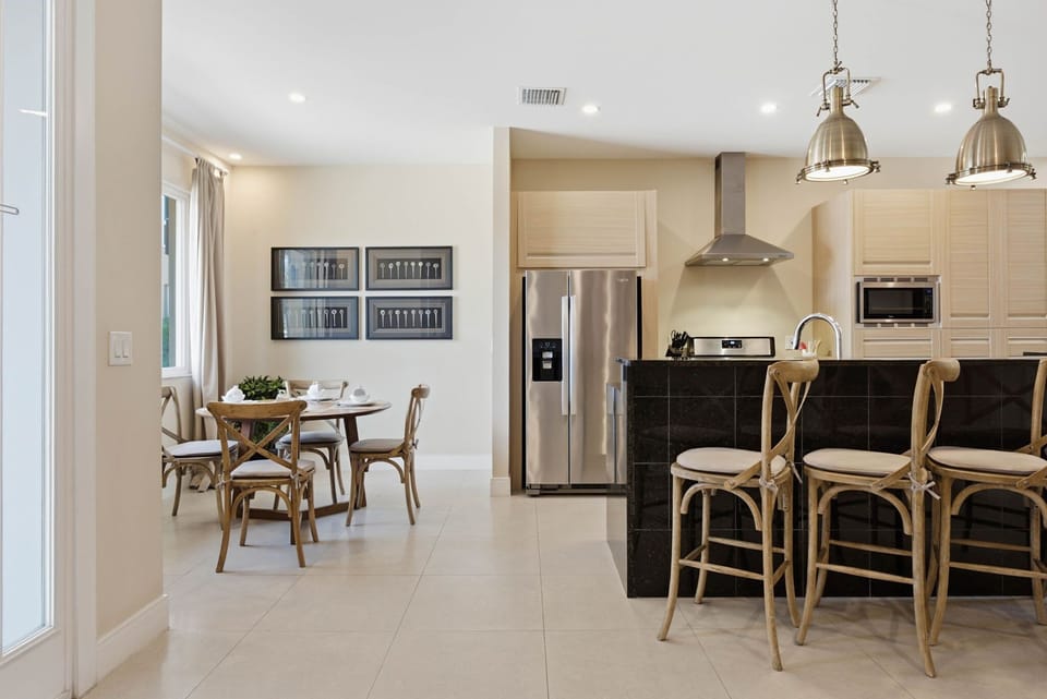 Villa (4 Bedrooms) | Living area | 50-inch TV with cable channels