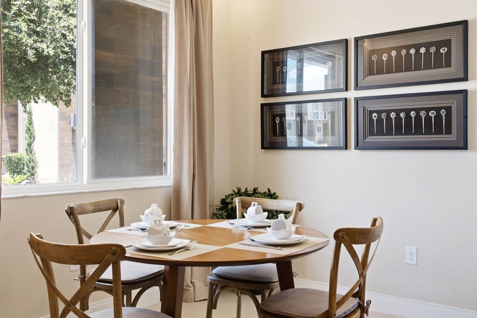 Villa (4 Bedrooms) | Dining room