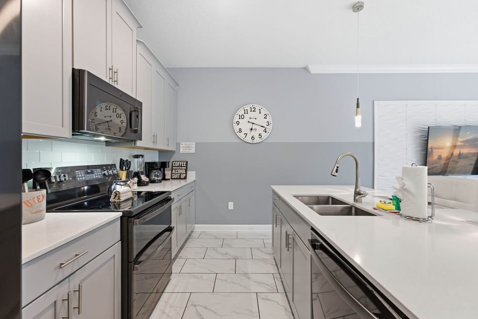 Villa (4 Bedrooms) | Private kitchen | Microwave, oven, stovetop, dishwasher