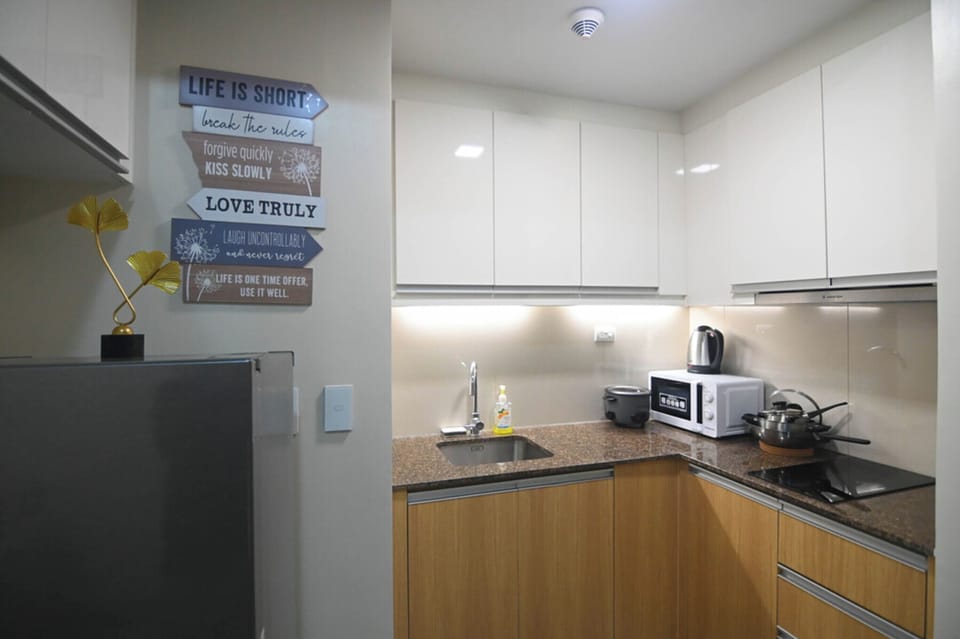 Comfort Condo, 1 Bedroom, Non Smoking, Air conditioning | Private kitchenette | Fridge, microwave, stovetop, electric kettle