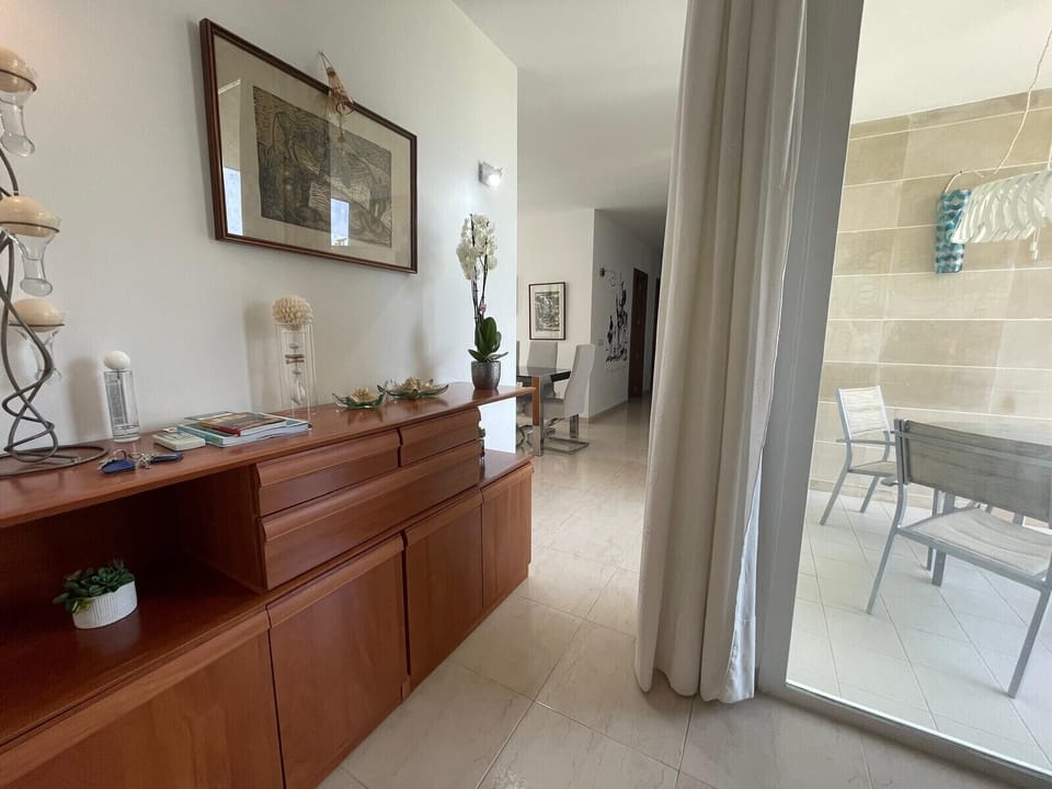 Bright entrance hall with stylish furnishings and direct access to the private terrace, creating a welcoming and elegant first impression.