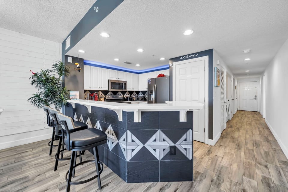 Eat-in bar seating