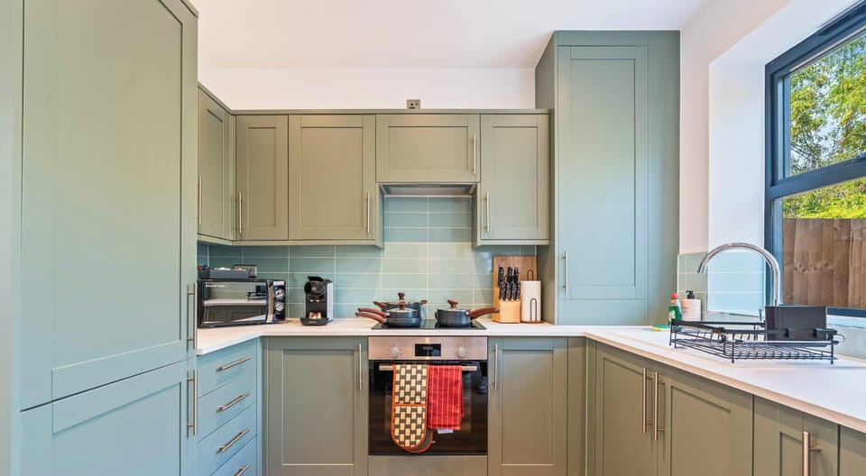 Fully equipped kitchen for everyday cooking