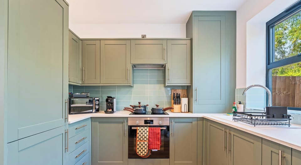Fully equipped kitchen for everyday cooking