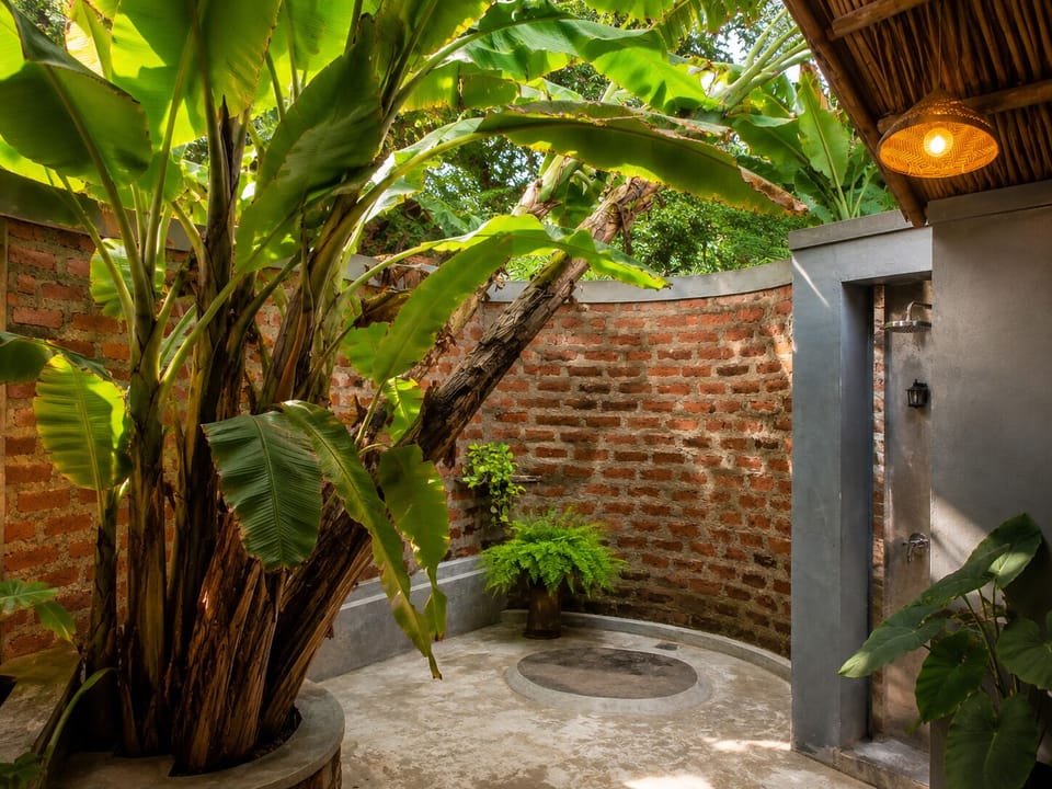 Lake View Cabana Outdoor Shower