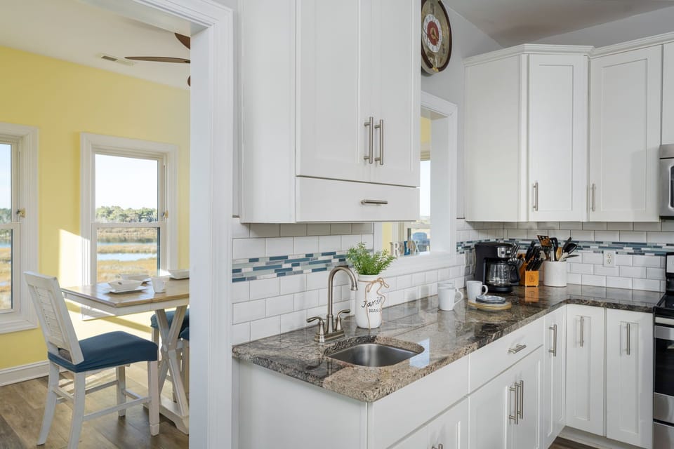 3627 Island Drive sales-listing photo 22