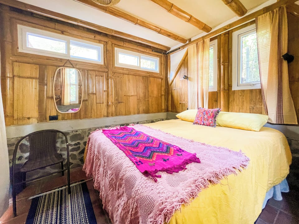Comfort Room, 1 Queen Bed | WiFi (free)