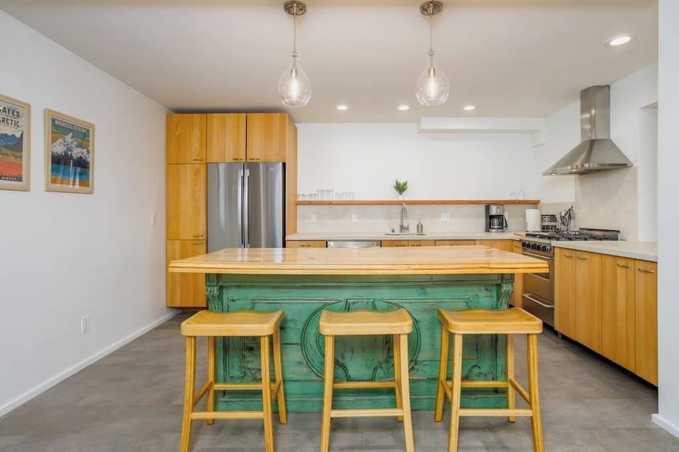 House (5 Bedrooms) | Interior