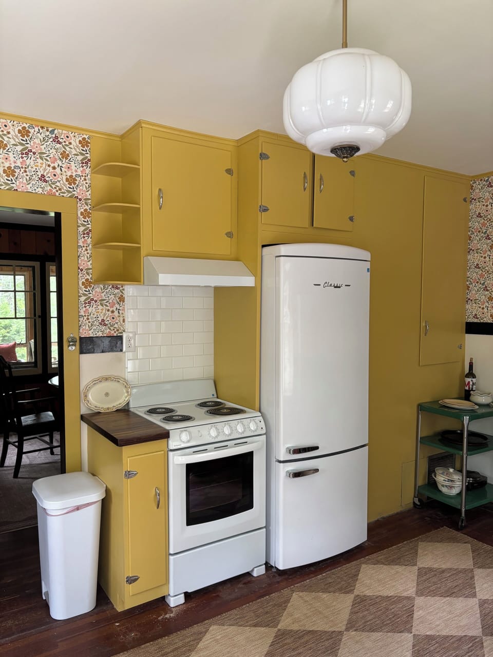 Full kitchen with coffee pot, toaster, microwave, instant pot and more!