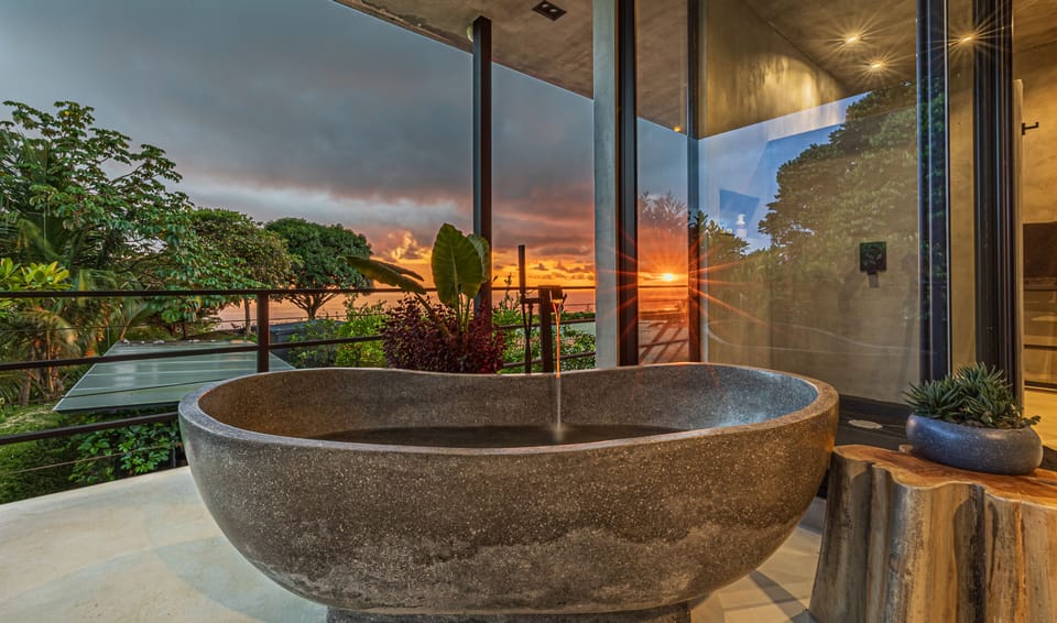 Outdoor spa tub