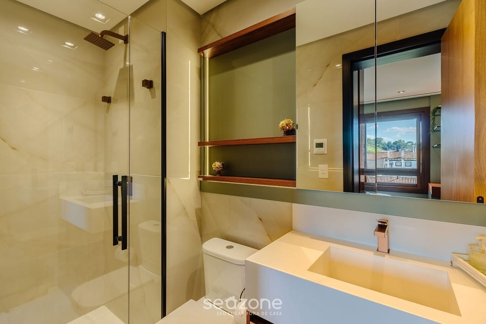 Basic Apartment | Bathroom | Shower