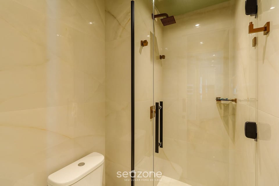 Basic Apartment | Bathroom | Shower