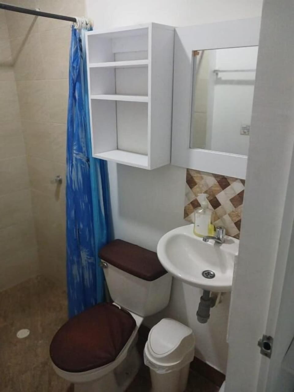 Double Room | Bathroom | Shower, towels, toilet paper