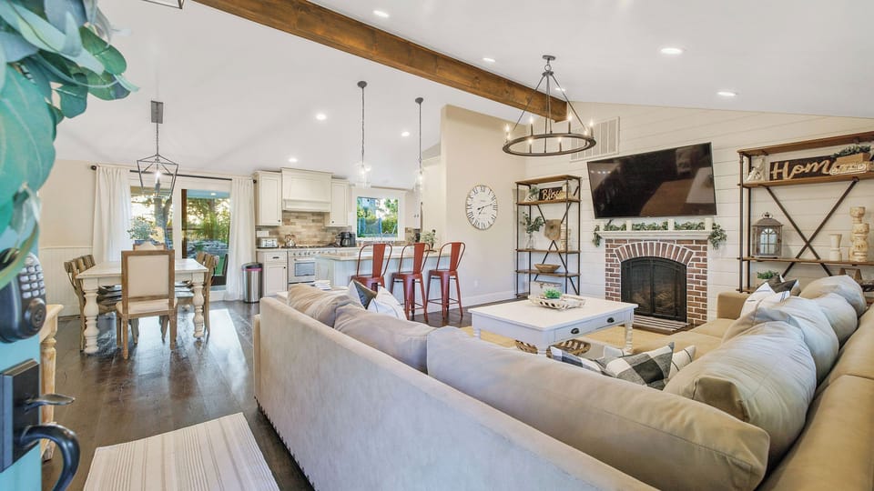 House (4 Bedrooms) | Interior
