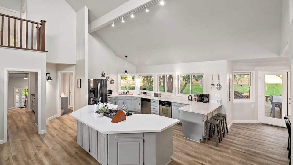 House (6 Bedrooms) | Interior