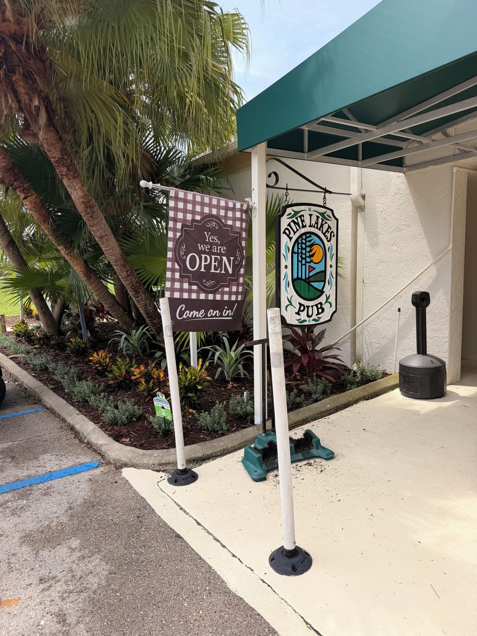 PUB - WITHIN WALKING DISTANCE OF HOUSE! OR.... RENT THE GOLF CART FOR MORE FUN!!