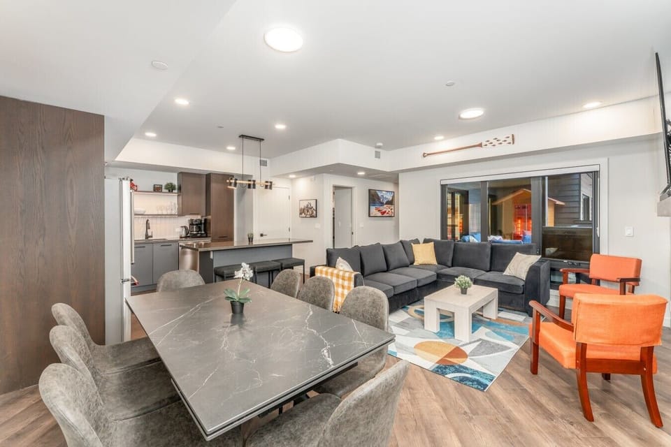1,250 SF open-concept home with 9-ft ceilings that is spacious, elegant, and luxurious