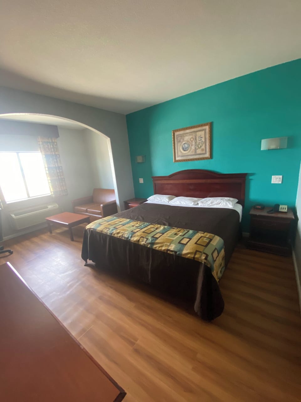 Room, 1 King Bed, Smoking | WiFi (free)