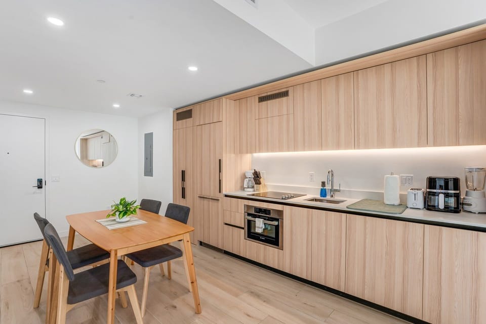 Family Apartment, City View | Private kitchenette