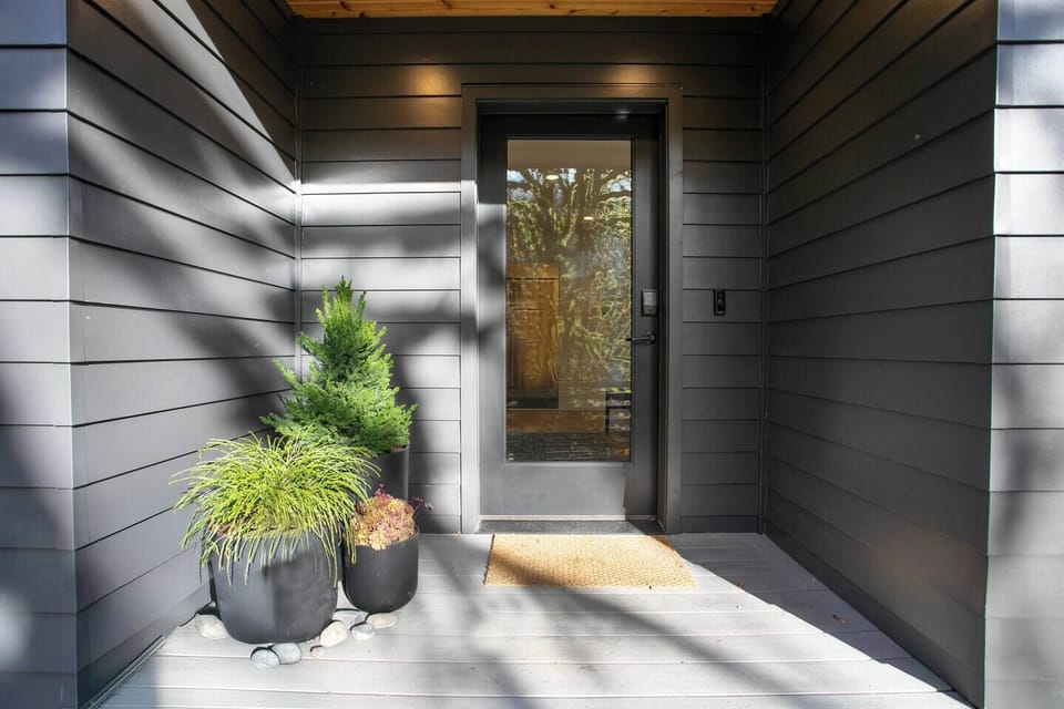 Check-in via a smart lock code provided to you 48 hours before arrival
