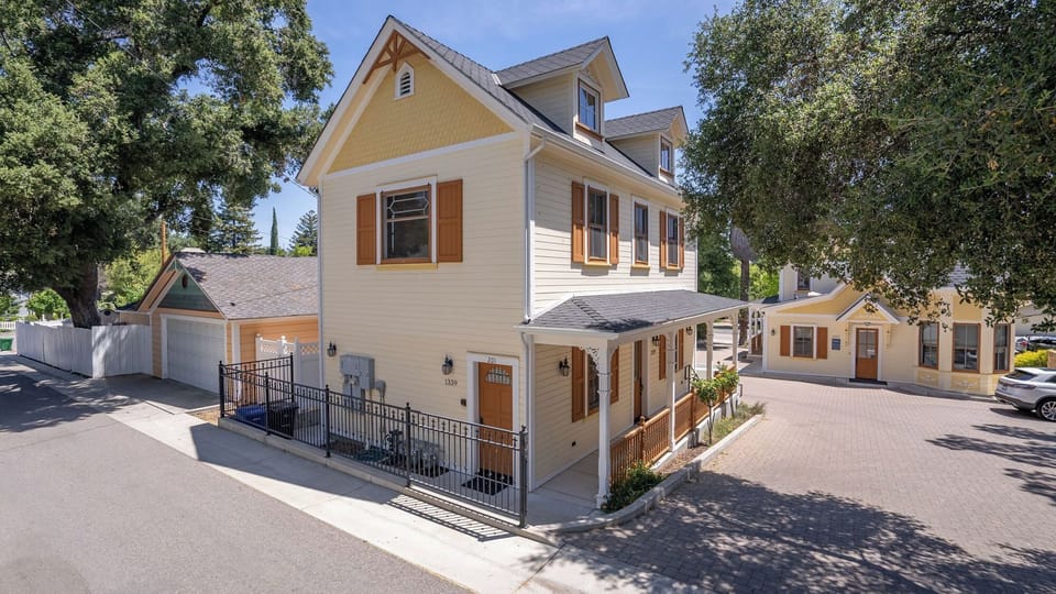 House (2 Bedrooms) | Front of property