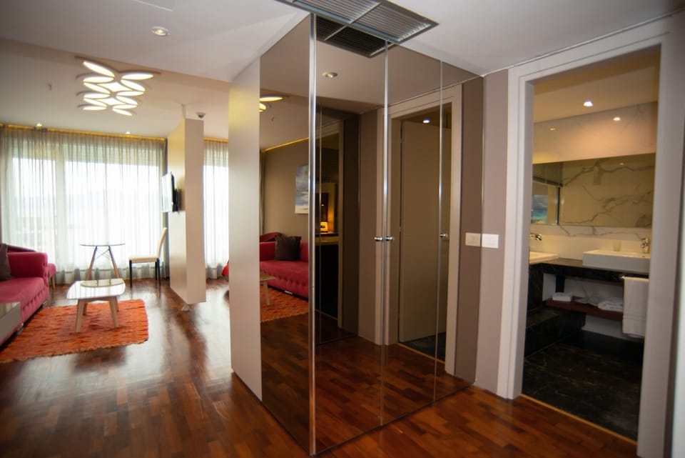 Junior Suite, Bathtub, Sea View | Bathroom | Shower, free toiletries, hair dryer, towels