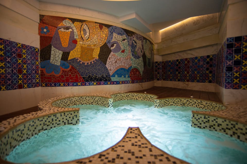 Sauna, hot tub, steam room, Turkish bath, 1 treatment room