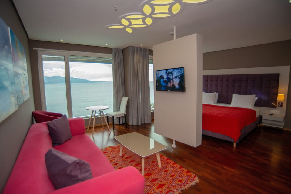 Junior Suite, Bathtub, Sea View | Premium bedding, minibar, in-room safe, soundproofing