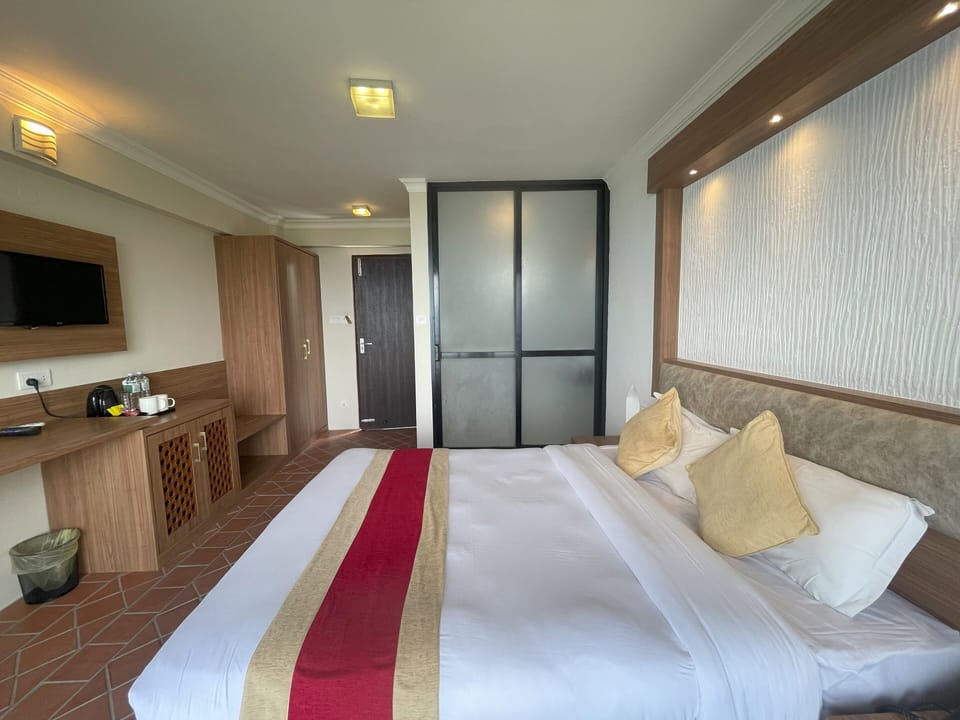 Deluxe Double Room, 1 Bedroom, Balcony, Mountain View | Premium bedding, down comforters, Select Comfort beds, in-room safe