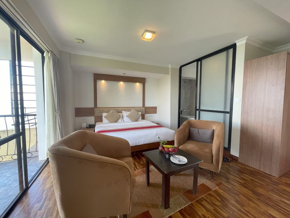 Suite, 1 Bedroom, Non Smoking, Mountain View | Premium bedding, down comforters, Select Comfort beds, in-room safe