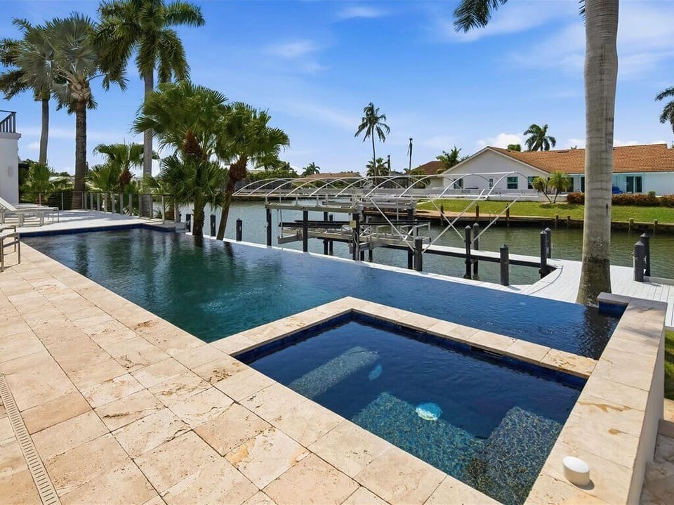 Inifinity pool and hot tub