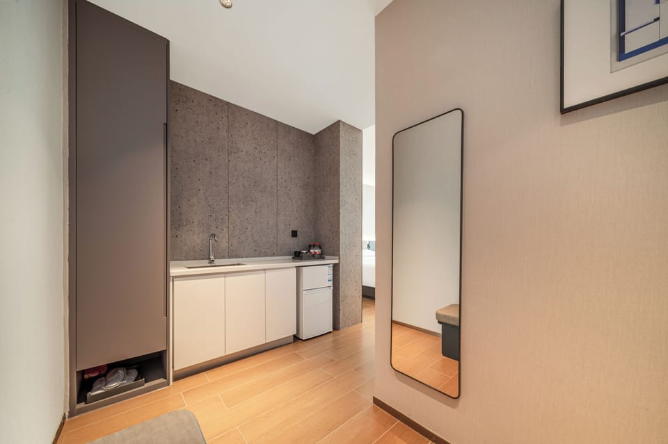 Deluxe View King Room | Interior