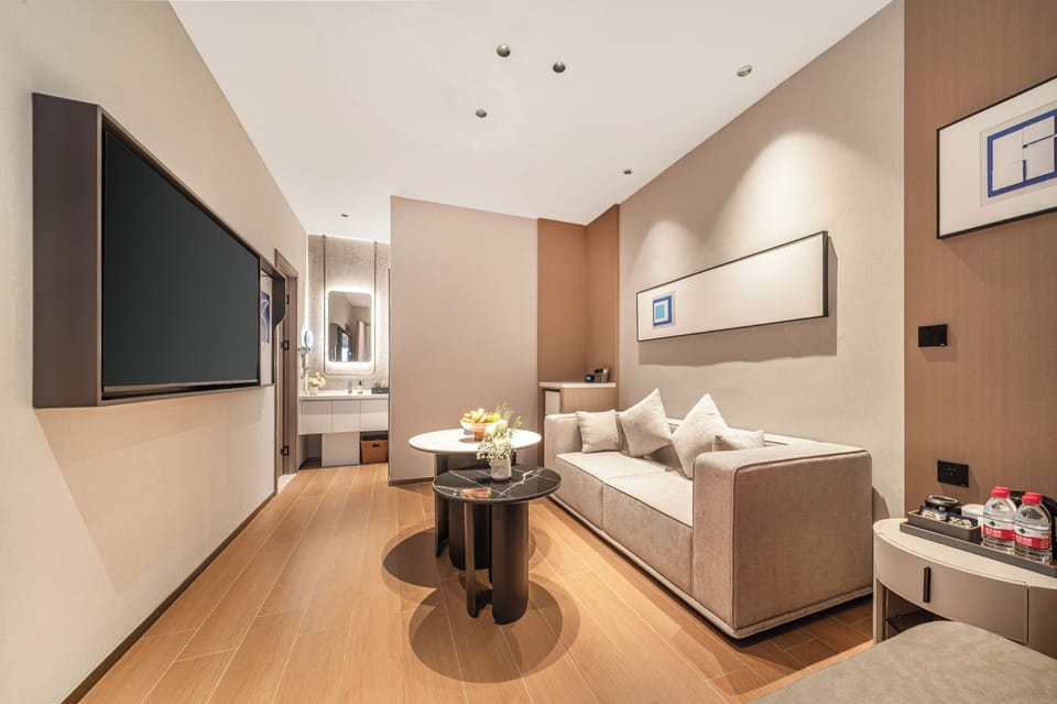 Deluxe Two-Bedroom Family Room | Interior